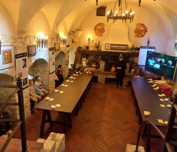 Grupa dzieci na zajęciach w muzeum